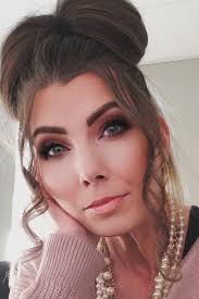 Jenny Gee's Instagram, Twitter & Facebook