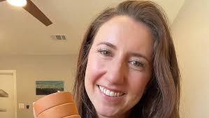 Amazon.com: 24pcs Mini Clay Pots, 2.5'' Terracotta Pottery Planters, Cactus  Flower Succulents Nursery Pots, with Drainage Hole, for Indoor/Outdoor :  Patio, Lawn & Garden