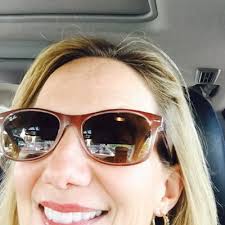 Christina Kahn (@christinamkhn)