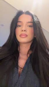 Scarlet Foster's Instagram, Twitter & Facebook