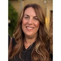 Pamela Stapleton's Instagram, Twitter & Facebook