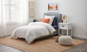 12 Ways To Arrange Pillows On A Bed Overstock Com Throw Pillows Bedroom Bed Pillow Arrangement Bedroom Pillows Arrangement