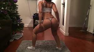 Vivala Diamond twerking
