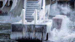 Cetatenii sunt rugati sa evite deplasarile si sa ia masuri de adapostire si autoprotectie. Olanda Si Germania Sub Cod Rosu De Vreme Severa Caderi Masive De Zapada Au Dat Peste Cap Transporturile Galerie Foto