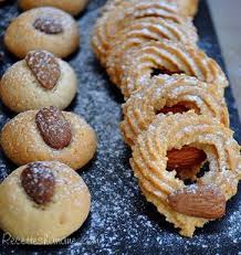 Petits Gateaux Marocains Aux Amandes Gateaux Marocain Recette Gateau Marocain Macaron Amande