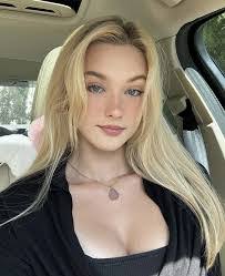 Kitty Kinsey's Instagram, Twitter & Facebook