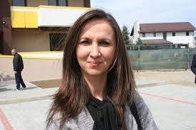 16 la normele metodologice actualizate, se regăseşte un model de calcul al chiriei, atât pentru tinerii sub 35 de ani, cât şi pentru tinerii peste 35 de ani. Medicii Care Vor Locui In Blocul Anl Construit Pentru Ei Au Primit Cheile De La Apartamente Foto Video