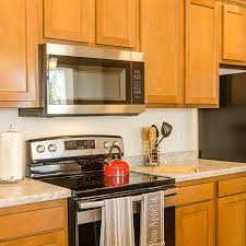 This painted wood door style enables a variety of design options with countertops, flooring, and decorative backsplashes. Kitchen Kompact Kitchenkompact Profile Pinterest