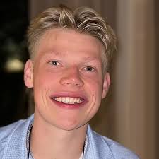 Stream Ace♠️Roach music