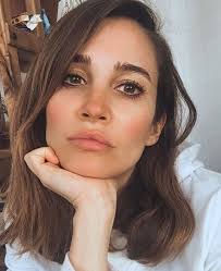 Rojda demirer ankara'da dünyaya gelmiştir, aslen ise diyarbakır'lıdır. Rojda Demirer Hevesimi Burada Gidereyim