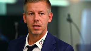 Magyar Péter: Lázár János alatt inog a miniszteri szék