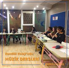 Kandilli koleji öğrencileri evde online eğitimle öğrenmeye ve keşfetmeye devam ediyor. Kandilli Koleji Kandilli Koleji Nde Cocuklarin Sosyal Kulturel Psikolojik Gelisimlerini Destekledigi Gibi Zeka Gelisimi Ve Bakis Acilari Ile Psikomotor Gelisimlerine De Katki Saglar Cocuklar Duygularini Muzikle Ifade Edebildiklerini Fark