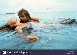 B162 oliver reed amanda donohoe shirtless castaway 1987 8 x 10 vintage photo. Amanda Donohoe Oliver Reed Castaway 1986 Stockfotografie Alamy