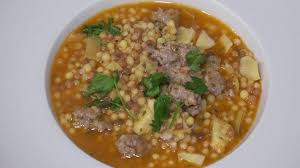 Nel frattempo procedete con la cottura della fregola. Videoricetta Fregola Con Salsiccia E Carciofi Youtube