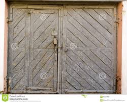 Discussion starter · #10 · mar 3, 2015. Die Gealterten Tore Der Alten Garage Graue Farbe Und Wenig Tur Stockfoto Bild Von Antike Amerika 96049896