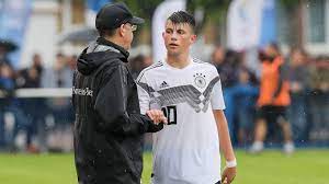 Samardzic graduated from the university of sarajevo faculty of medicine in 1986. Hertha Bsc Samardzic Meldet Sich Zuruck Dfb Deutscher Fussball Bund E V