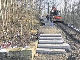 Für unsere kollegen arbeiten wir selbstverständlich gerne als subunternehmer. Auszubildende Bauen Fussweg Zur Aussicht In Herrenberger Hohenlage Kreiszeitung Boblinger Bote