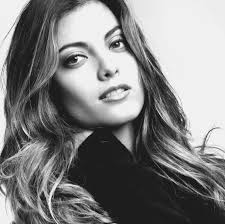 She is the daughter of venezuelan actress chiquinquirá delgado and the actor guillermo. Mama Beaute Mary Davila Delgado Chiqui Es Una Super Mama