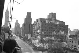 Mi México Antiguo - Demolición de edificios en el Eje Central Lázaro  Cárdenas varios de estos edificios quedaron dañados tras el sismo del 85 y  fueron demolidos con explosivos, se aprecia el