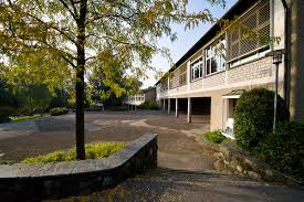 From wikimedia commons, the free media repository. File Luzern Felsberg Schulhaus Jpg Wikimedia Commons