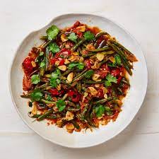 Yotam Ottolenghi S Recipes For Summery Green Side Dishes Yotam Ottolenghi Recipes Ottolenghi Recipes Braised Greens