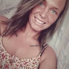 Lauren Peak's Instagram, Twitter & Facebook