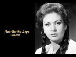 Ana Lepe's Instagram, Twitter & Facebook