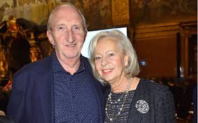 Dezember 1951 als michael friedrich wilhelm krüger in ulm geboren. Mike Kruger Fur Seine Birgit Geht Er In Tv Rente Liebenswert Magazin