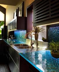 Cam Tezgah Modelleri Kolay Dekor Cam Mutfak Tezgahi Modelleri Modern Glass Kitchen Glass Kitchen Countertops Glass Countertops