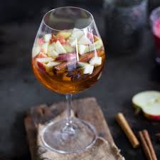 Winterlich Cool Apfel Cidre Sangria Mit Amaretto Rezept Apfelwein Sangria Sangria Lecker