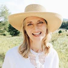 Our Lunne team celebrates the life, honors the bravery, and treasures the  legacy of our co-founder, Elaine Lunne. We are forever grateful for the  lessons she taught us and the values she