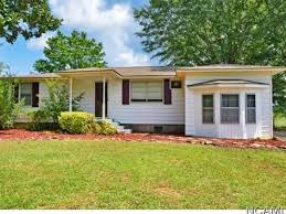 For Sale 165 000 Cute Farm House In The Country Features A 60x40 Shop Fenced In Pasture Land And A Barn That Would Be Per Lake Park Country House Zillow