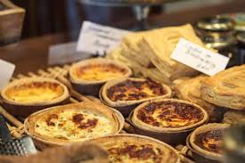 Das Cafe Croquant Im Europaviertel Ein Stuck Paris In Frankfurt Lebensmittel Essen Backwaren Eclairs