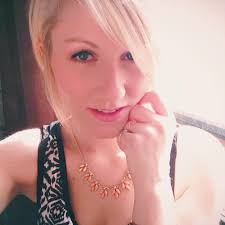 Amber Knowles (@ambereli)