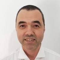 Am ieşit să mă plimb prin oraşul meu drag, şi în piaţa mare am văzut un boschetar stând prea mult în acelaşi loc. Ioan Crisan Senior Architect Consultant Kephas Software Srl Linkedin