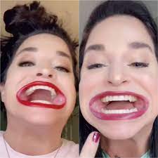 Samantha ramsdell currently lives outside of new york city as a singer, actress, comedian, songwriter and musician. Who Is Samantha Ramsdell Her Huge Mouth Made Her Tiktok Famous