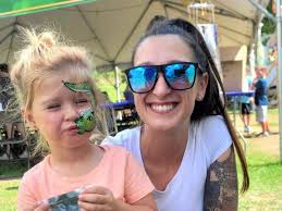 Wendy Larochelle's Instagram, Twitter & Facebook