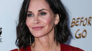 Αγέραστη στα 60 η Κόρτνεϊ Κοξ: Η ρουτίνα ομορφιάς που ακολουθεί και κρατά  τον χρόνο μακριά