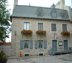 La Maison Gosselin Est Situee Au 21 Rue Sous Le Fort Ou 32 Rue Marche Champlain Place Royale Quebec Andre Gosse Quebec City French Country House Quebec