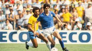 Stay up to date on paolo rossi and track paolo rossi in pictures and the press. Aufstiegsheld Wettbetruger Weltstar Diese Funf Momente Pragten Die Karriere Von Italien Legende Rossi Sportbuzzer De