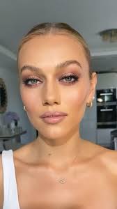 Amanda Bracamontes's Instagram, Twitter & Facebook