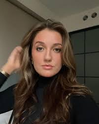 Lauren Holsinger's Instagram, Twitter & Facebook