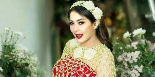 Sebelum kabar kehamilan syahrini merebak, warganet juga dikejutkan dengan unggahan gambar janin dalam foto usg. Foto Ini Jadi Bukti Syahrini Gelar Syukuran Kehamilannya Merdeka Com