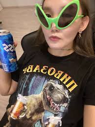 Yaz yumuşak butik Tee erkek tişört ile Pivosaurus baskı serin Tshirt ünlü  rahat erkek pamuklu giysiler Pivosaurus gömlek