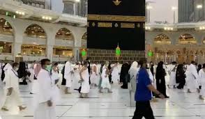طواف الإفاضة من أركان الحج ولا يصح إلا به طواف الإفاضة يؤديه الحاج بعد أن يفيض من عرفة طواف الإفاضة يبتدئ بعد طلوع الشمس يوم العيد عند أهل العلم، وأما الضعفاء من. Kiitz1hixpeadm