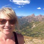 Joni Benton's Instagram, Twitter & Facebook