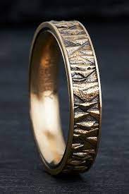 Men S Trigon Triangle Pattern Wedding Band 5mm Mens Wedding Bands Unique Mens Gold Wedding Band Mens Wedding Bands