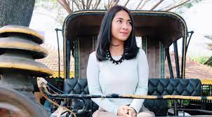 Sebelumnya, dia hanya model iklan dan figuran di beberapa film dan ftv, tapi namanya langsung melejit ketika dia bermain sebagai baby di sinetron kepompong. Akhirnya Dinda Kirana Dan Dimas Anggara Main Bareng Di Ftv Showbiz Liputan6 Com