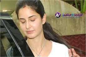 When Katrina Kaif Cried On Salman S Shoulder The Ultimate Film Magazine Bollywood Hollywood Katrina Kaif Photos Of Katrina Katrina Kaif Without Makeup