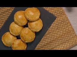 Petits Pates Au Jambon De Noel I Je Cuisine Creole Pate Jambon Jambon De Noel Cuisine Creole